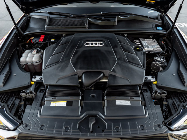 Used 2024 Audi Q8 Premium Plus AWD/4WD image 41
