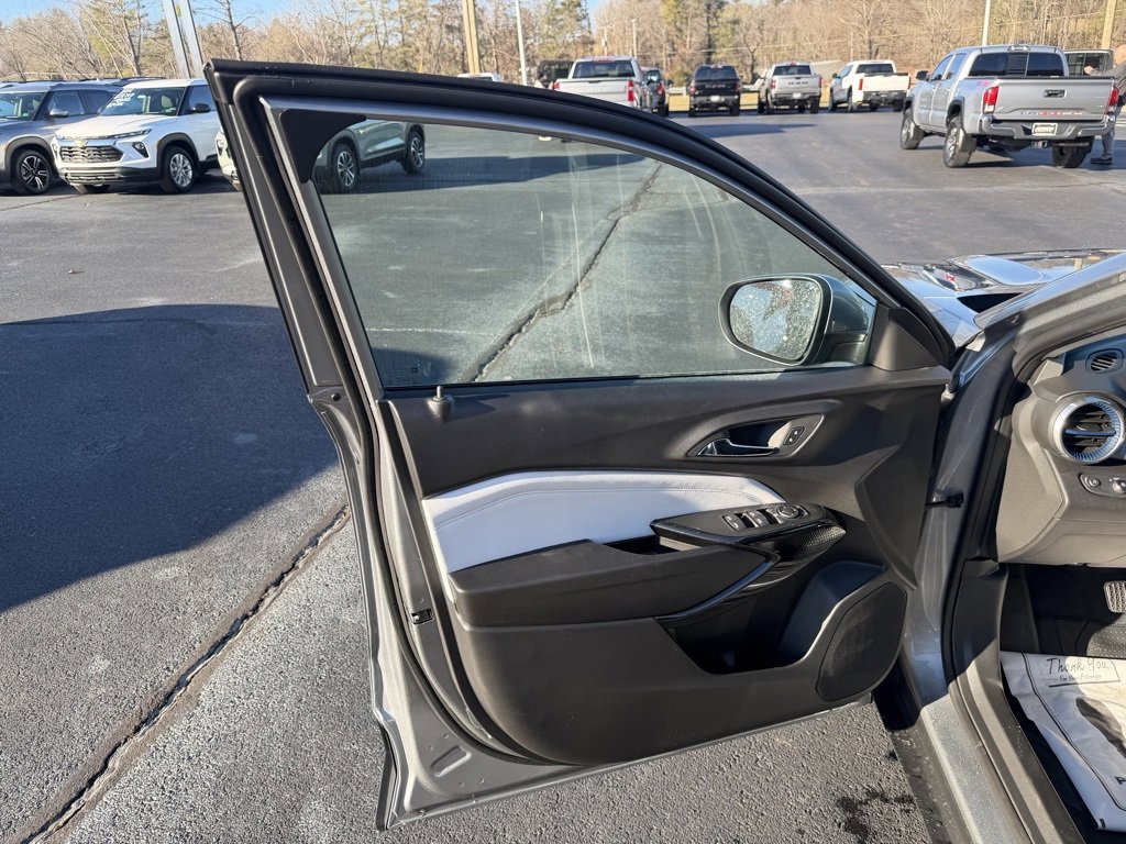 New 2026 Chevrolet Trax LT w/ Sunroof Package image 18