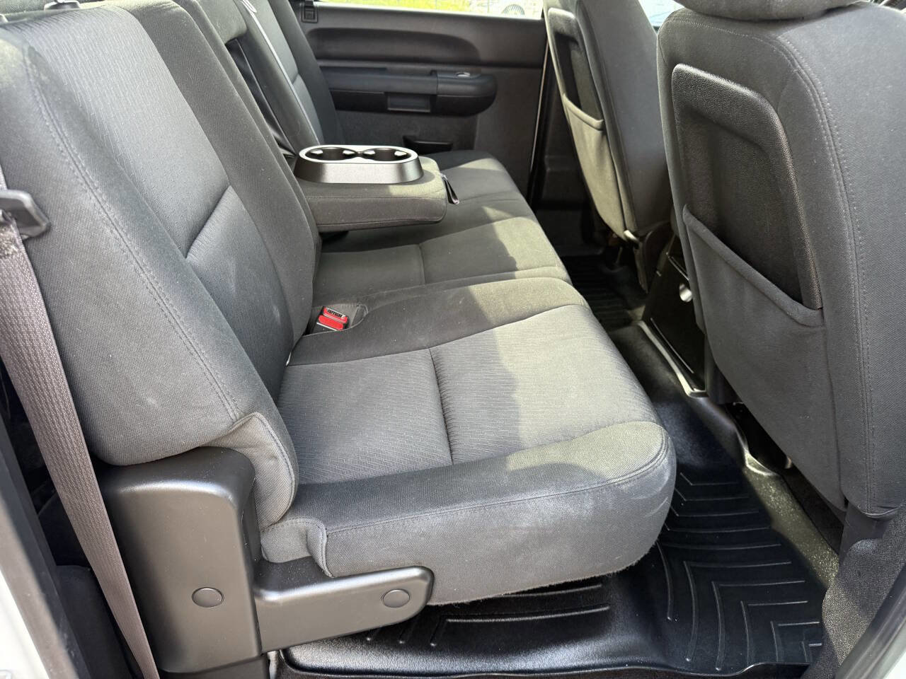 Used 2014 Chevrolet Silverado 2500 LT w/ Interior Plus Package image 19