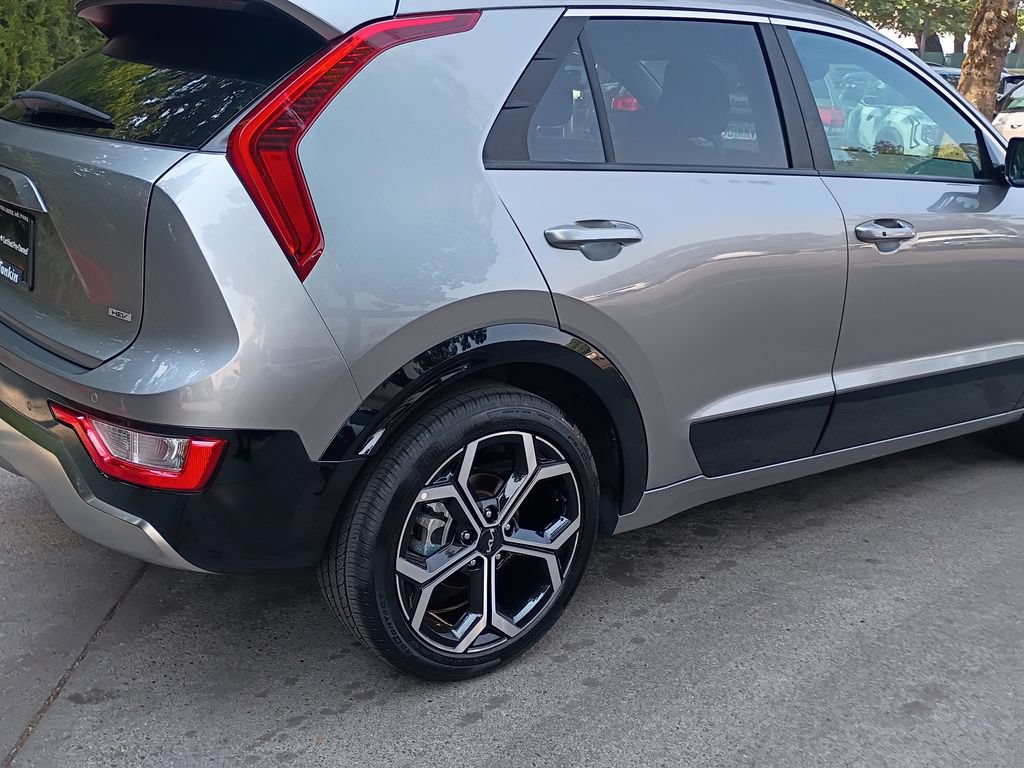 Certified 2025 Kia Niro FWD image 4