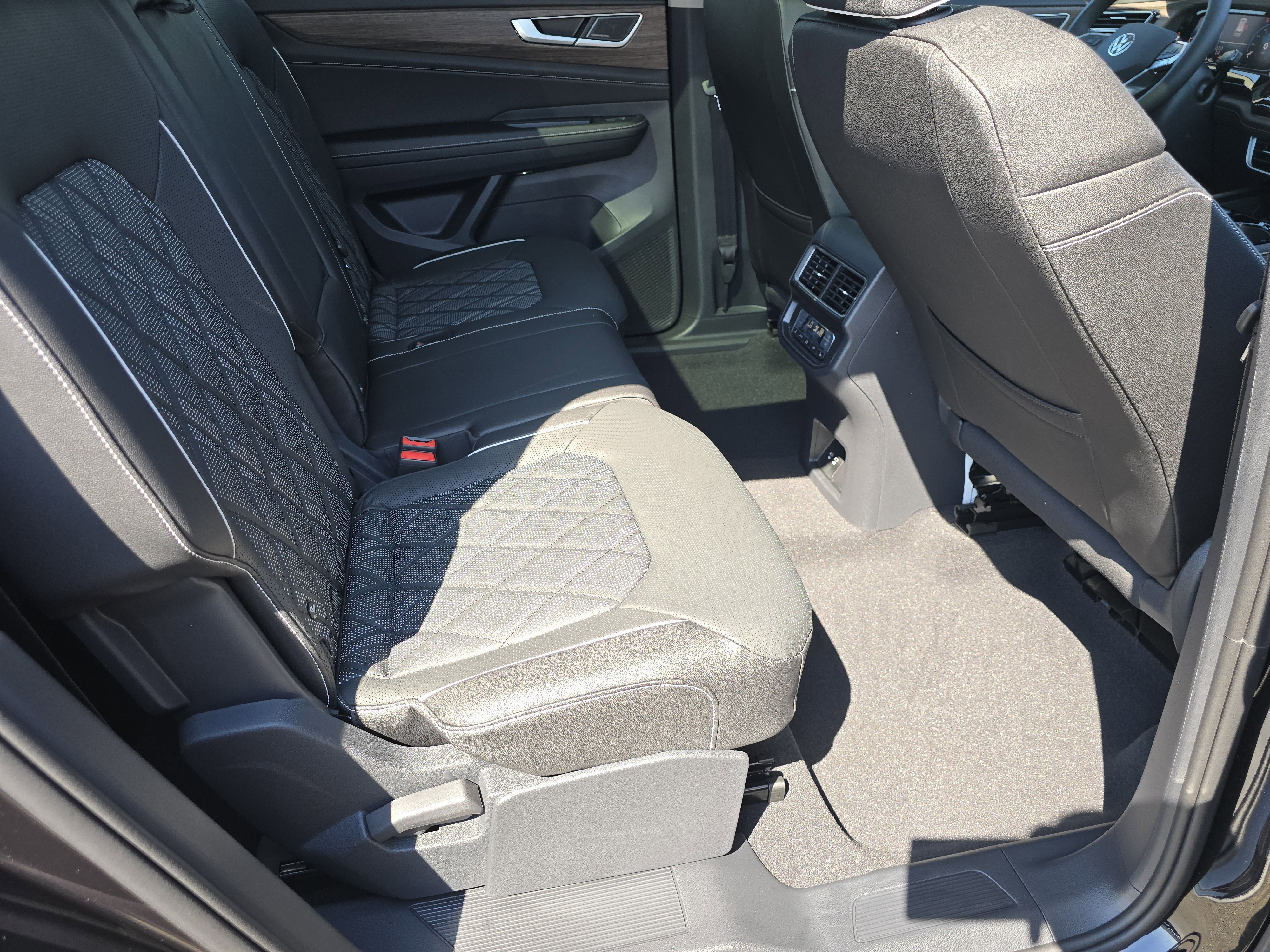 New 2026 Volkswagen Atlas SEL Premium R-Line image 18