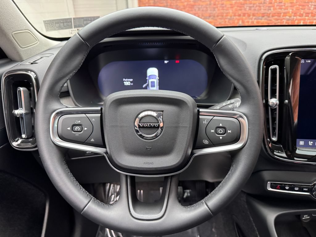 Used 2026 Volvo XC40 B5 Plus AWD/4WD image 14