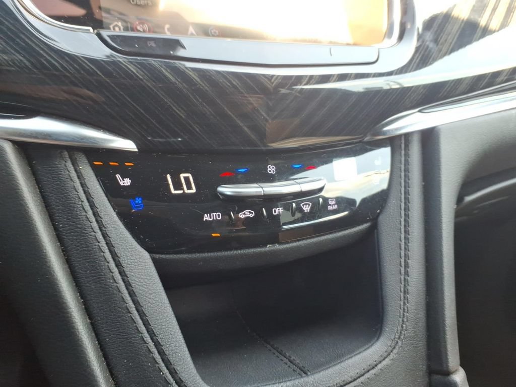 Used 2024 Cadillac XT6 Premium Luxury w/ LPO, Floor Liner Package FWD image 21