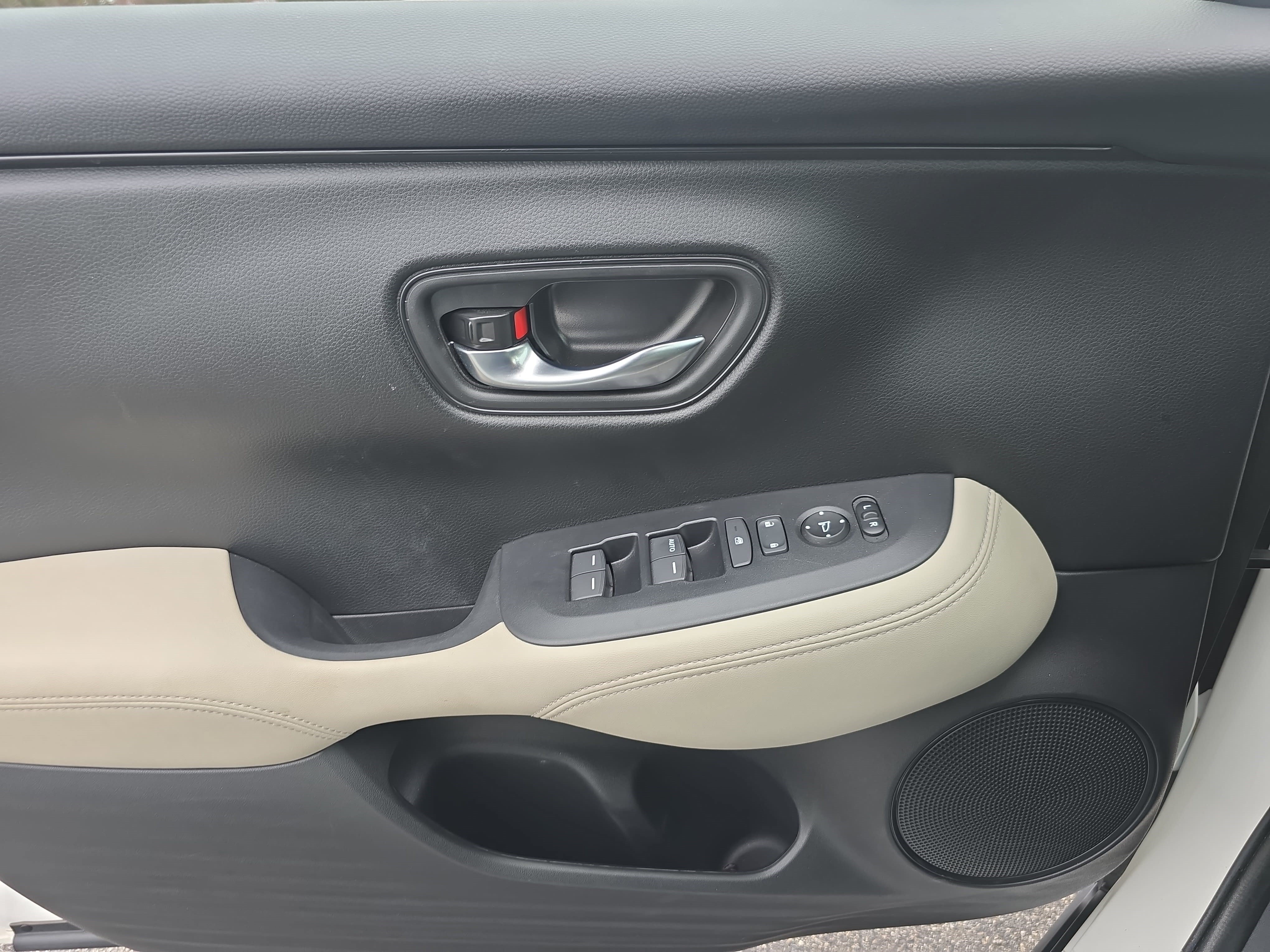 Certified 2025 Honda HR-V LX image 25