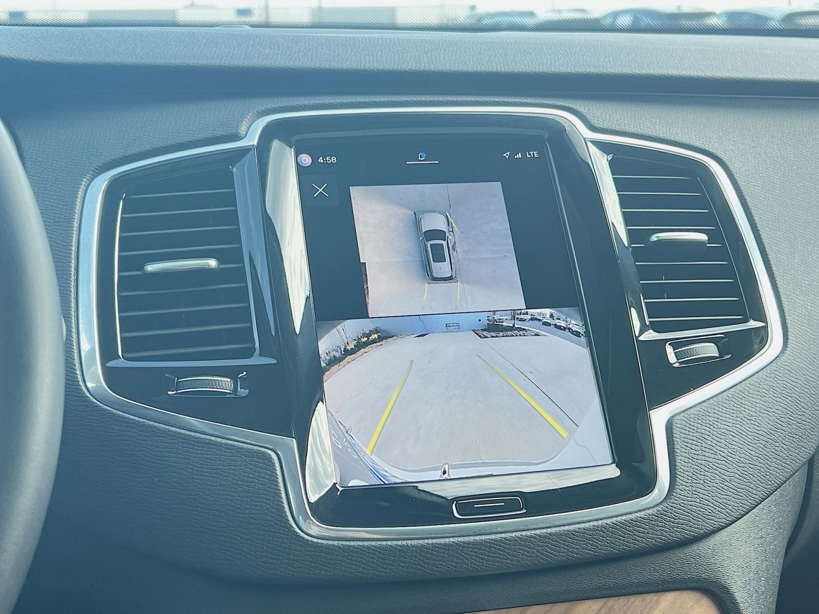 Certified 2025 Volvo XC90 B6 Plus image 19