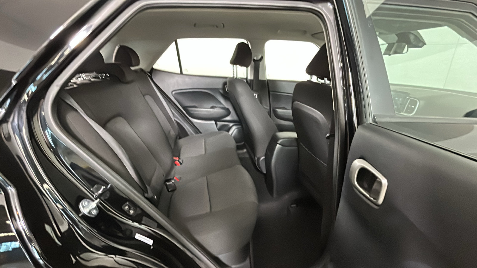 Used 2026 Hyundai Venue SE FWD image 34