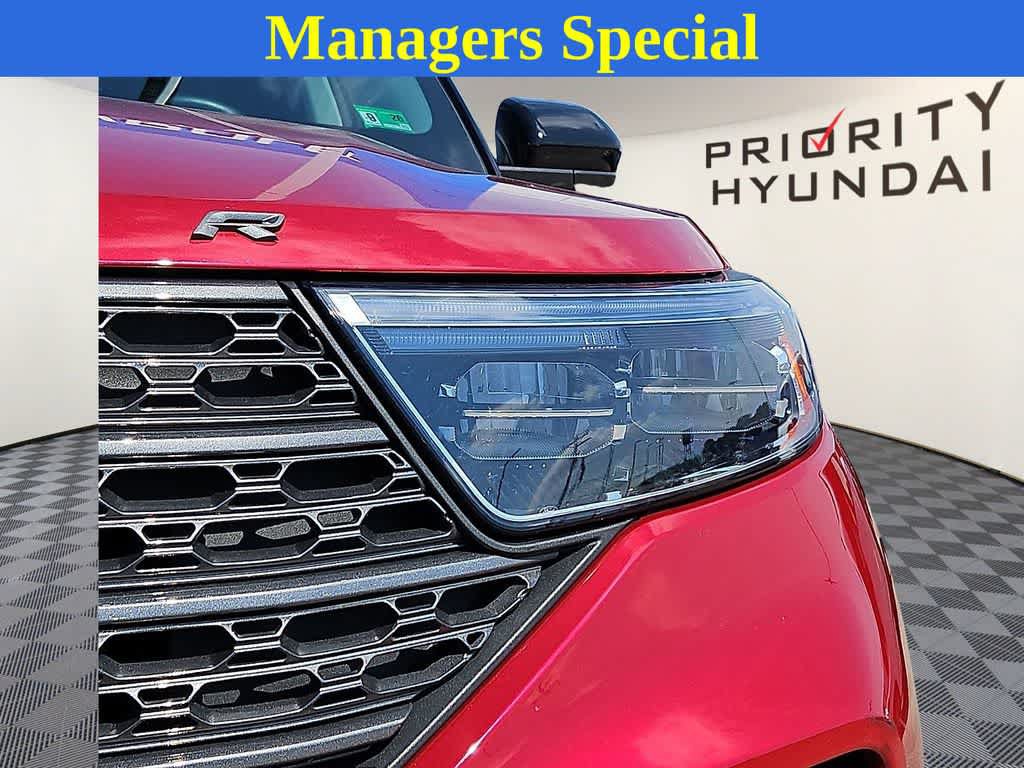 Used 2022 Ford Explorer XLT w/ Equipment Group 202A AWD/4WD image 8