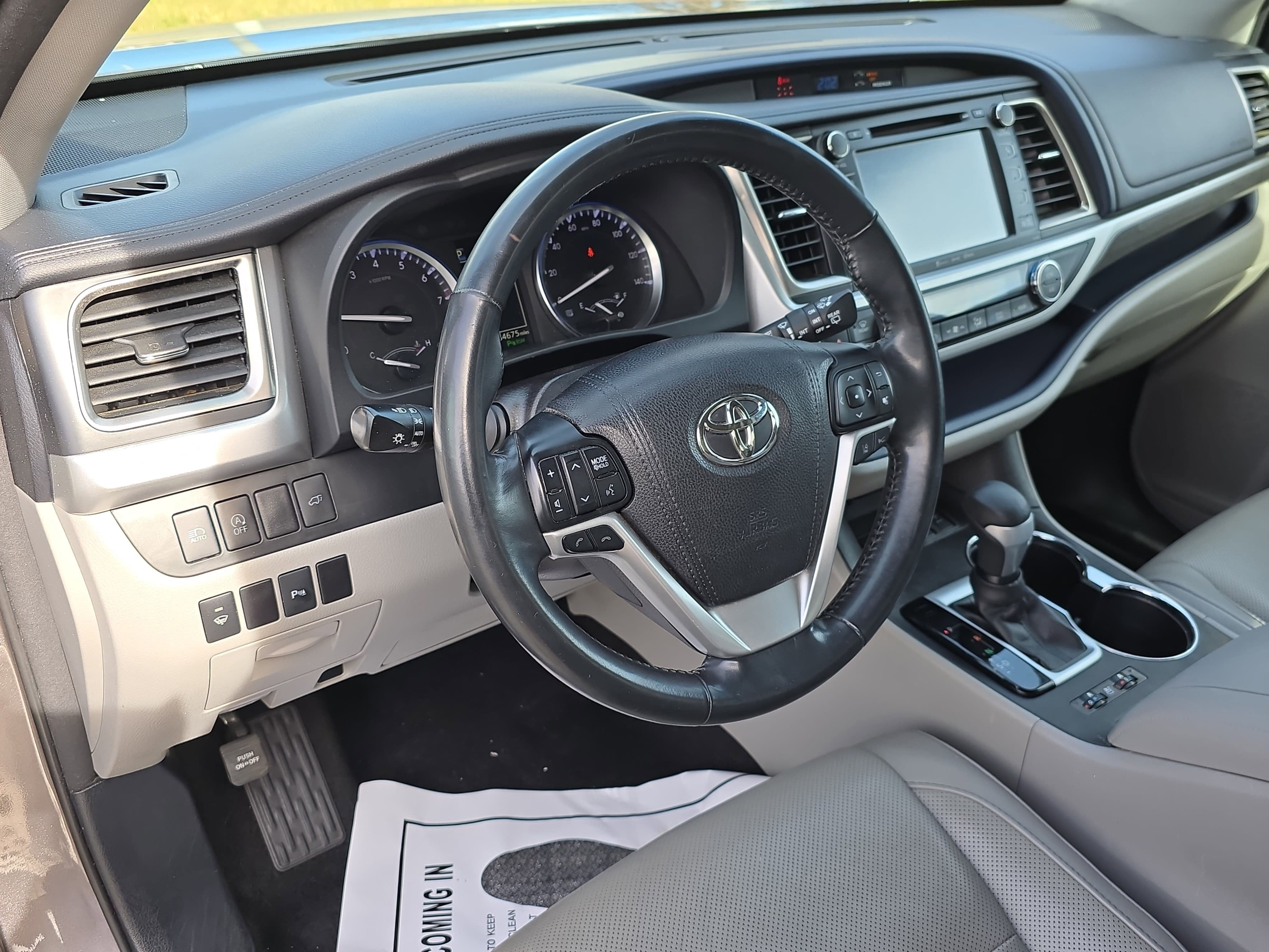 Used 2017 Toyota Highlander Limited image 17