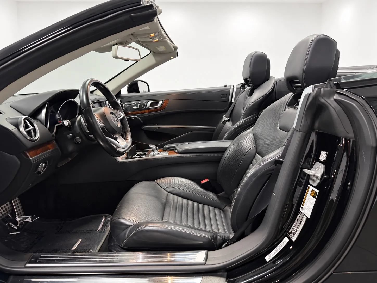 Used 2018 Mercedes-Benz SL 550 image 12
