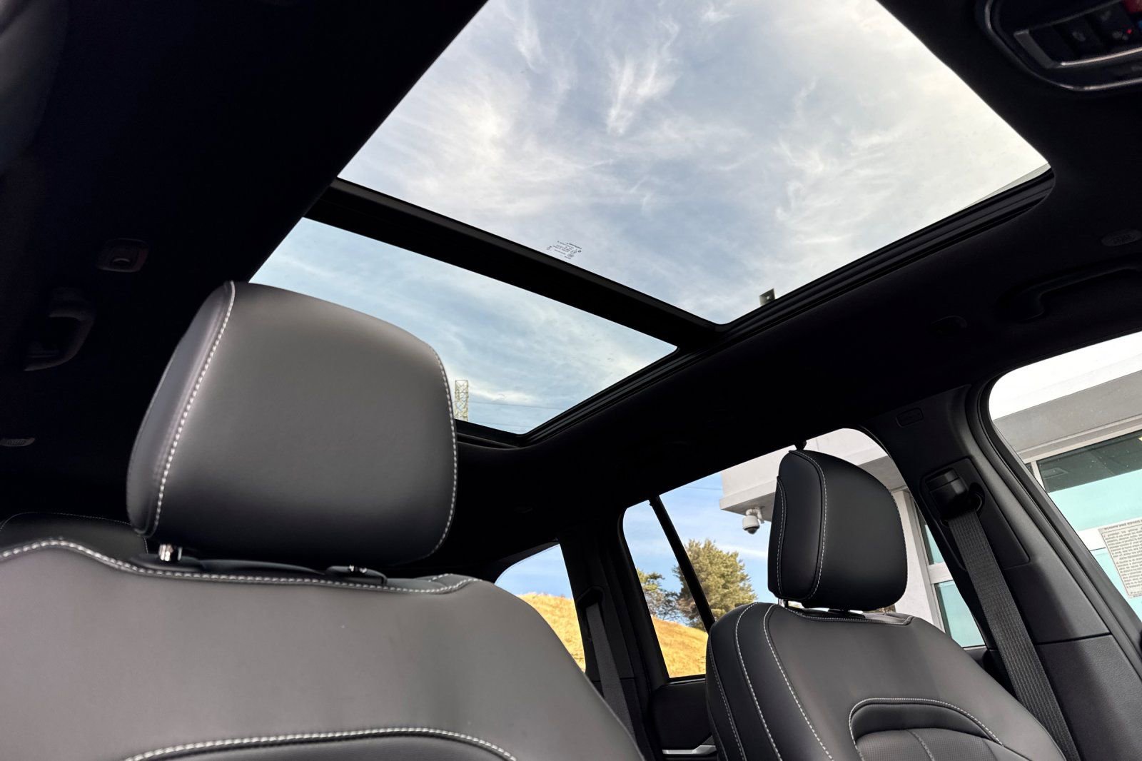 New 2025 Jeep Grand Cherokee Limited w/ Luxury Tech Group II image 21