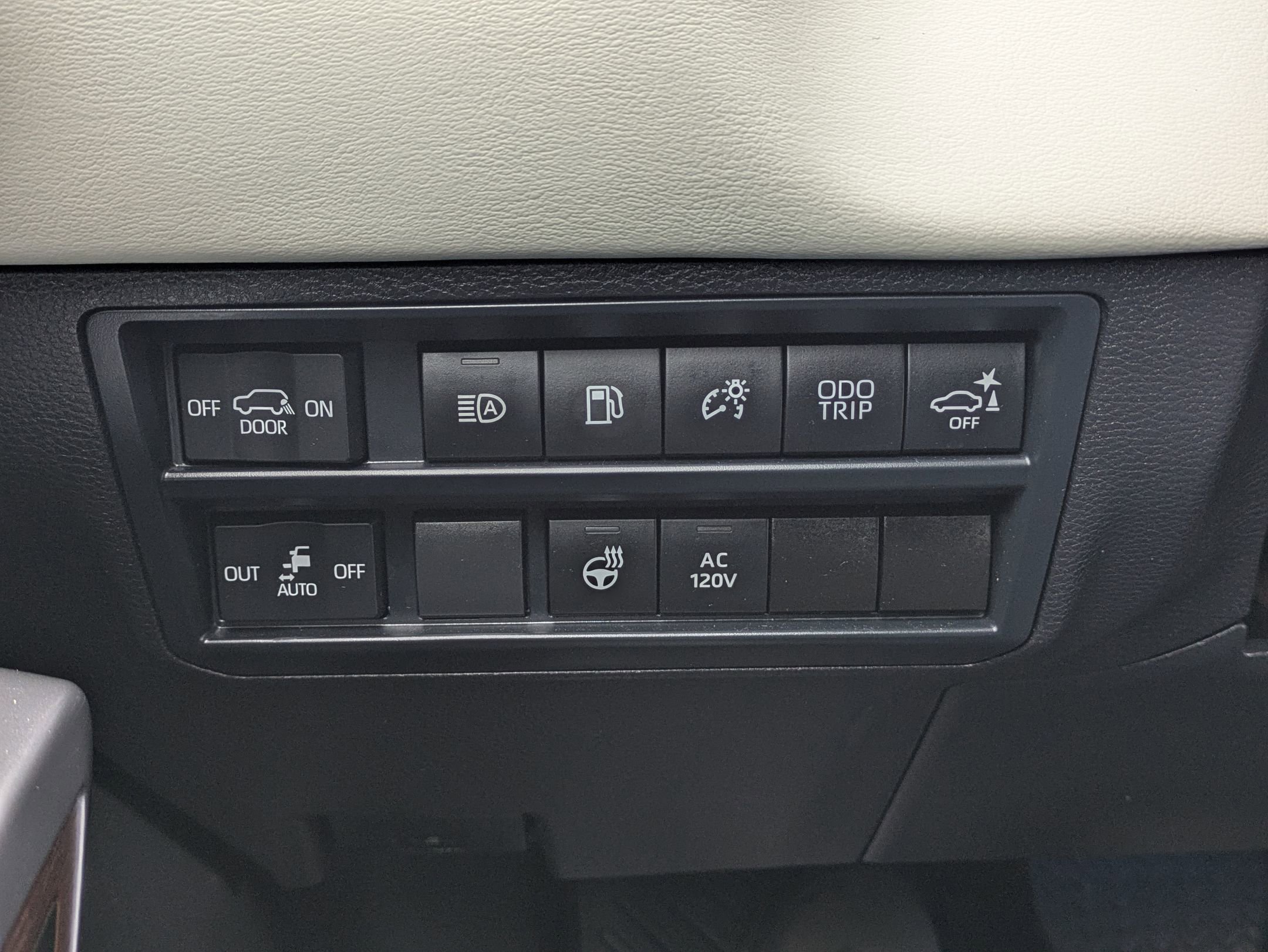 Used 2024 Toyota Sequoia Capstone image 17