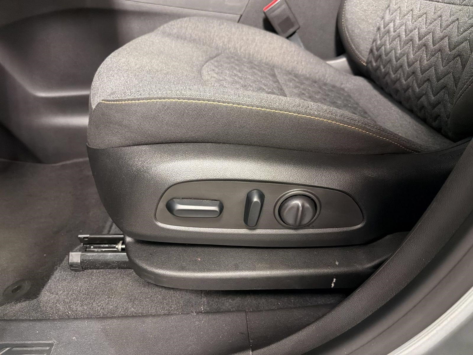 Used 2023 Chevrolet Equinox LT FWD image 14