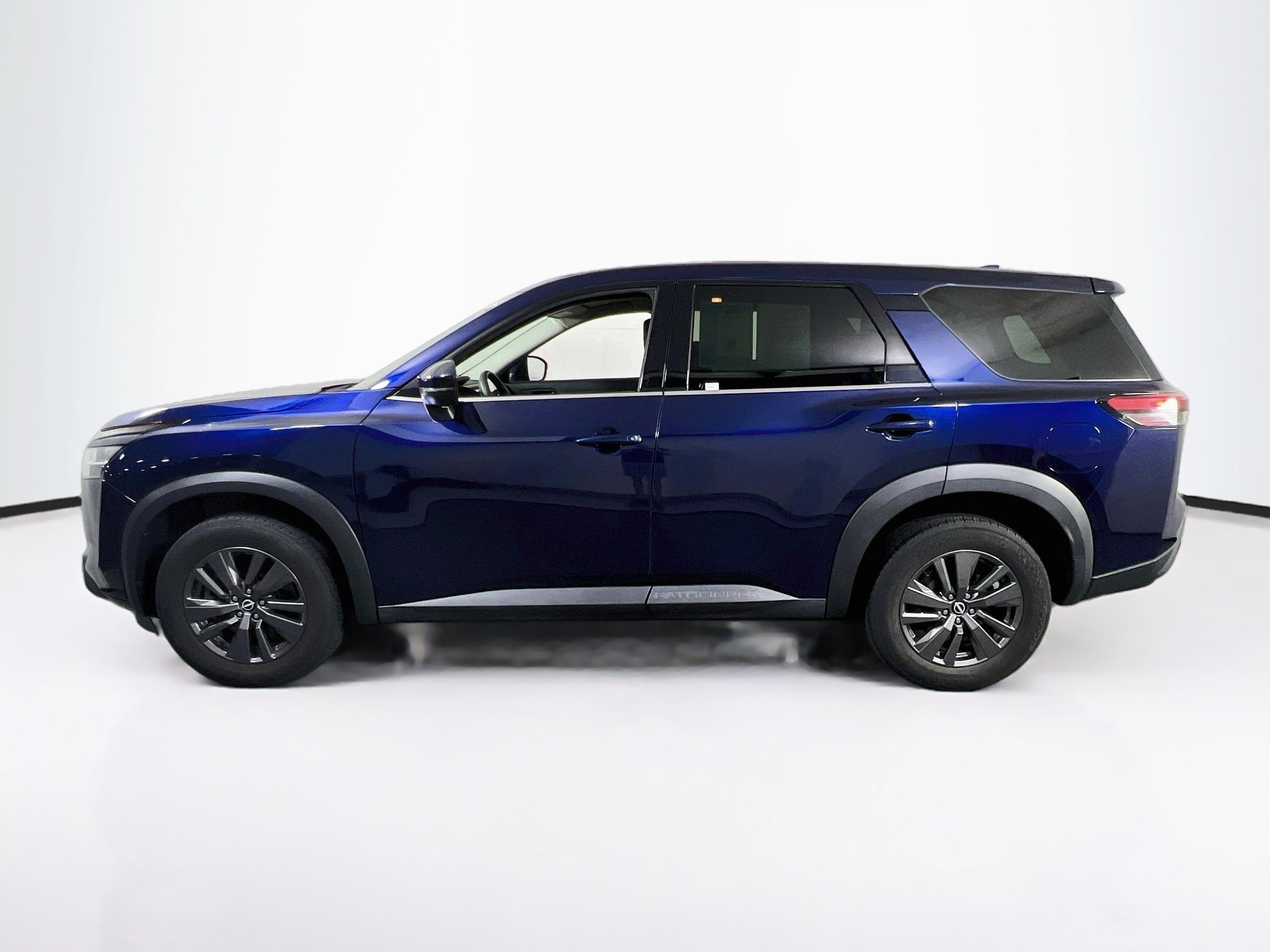 Used 2022 Nissan Pathfinder S AWD/4WD image 8