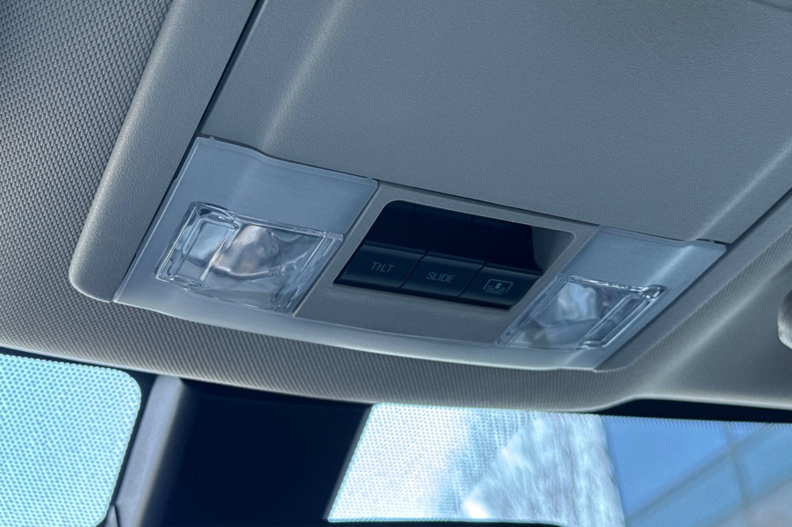 Used 2017 Ford Explorer Platinum image 23