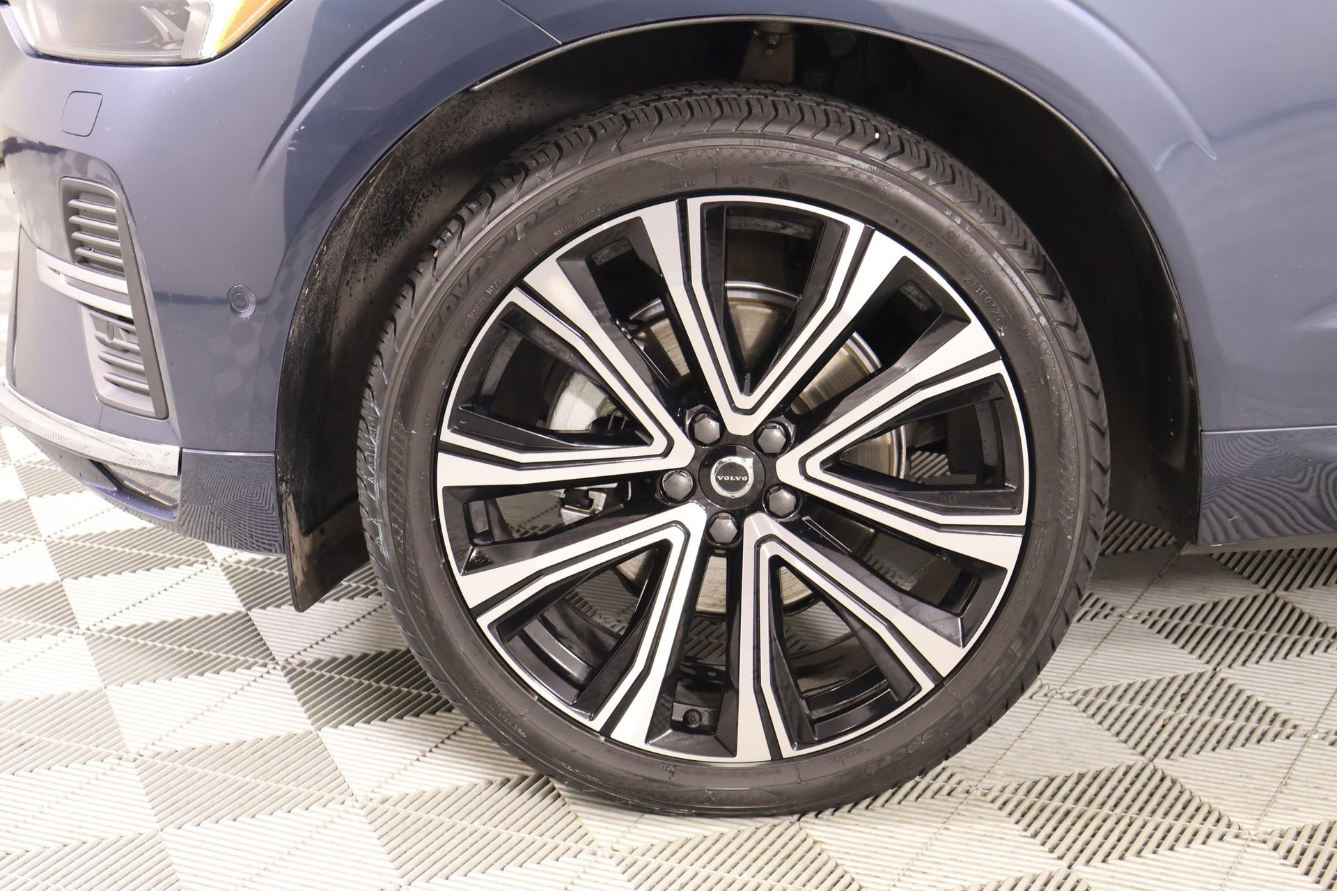 Used 2023 Volvo XC60 B5 Ultimate w/ Climate Package image 19