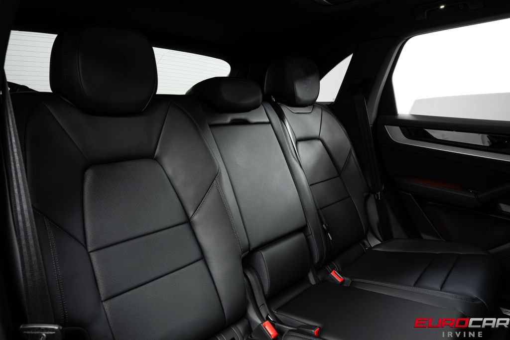 Used 2025 Porsche Cayenne AWD/4WD image 37