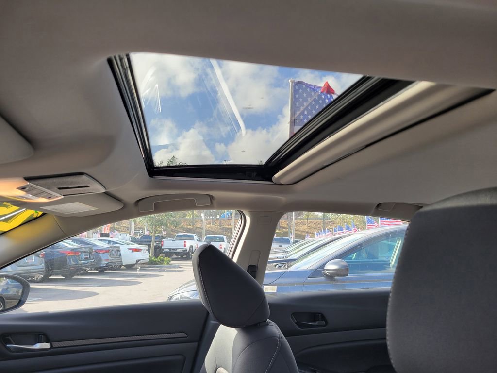 Used 2025 Nissan Altima 2.5 SV w/ SV Special Edition Package image 18