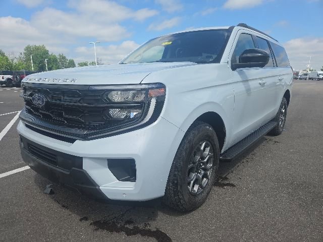 Used 2025 Ford Expedition Max Active AWD/4WD image 2