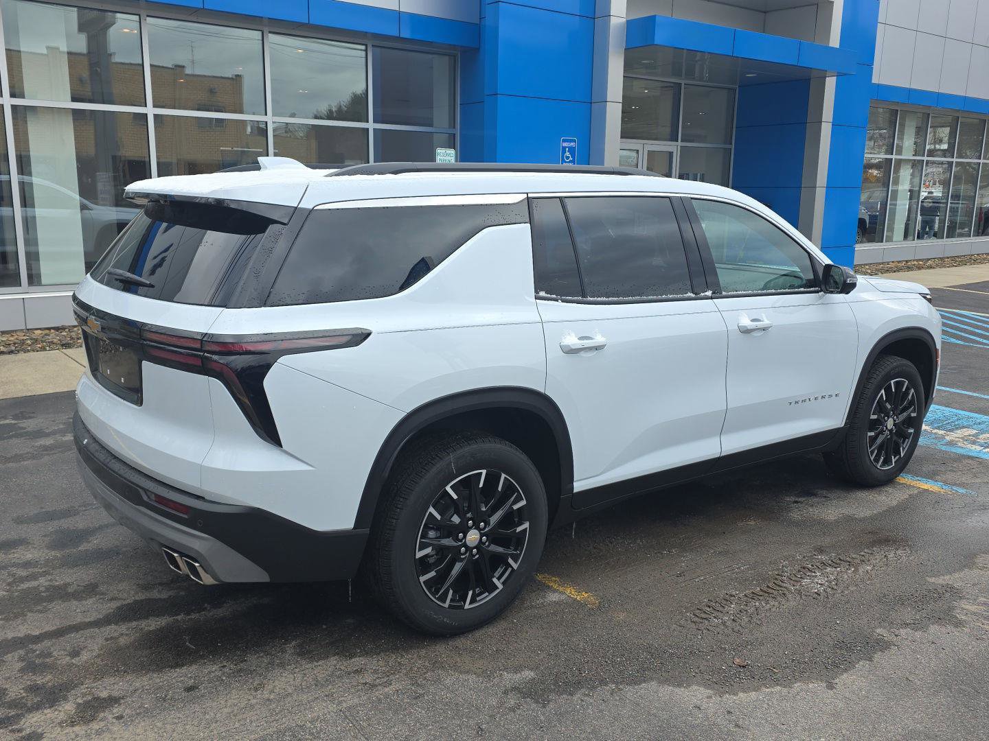 New 2026 Chevrolet Traverse LT w/ Sun and Wheel Package image 7