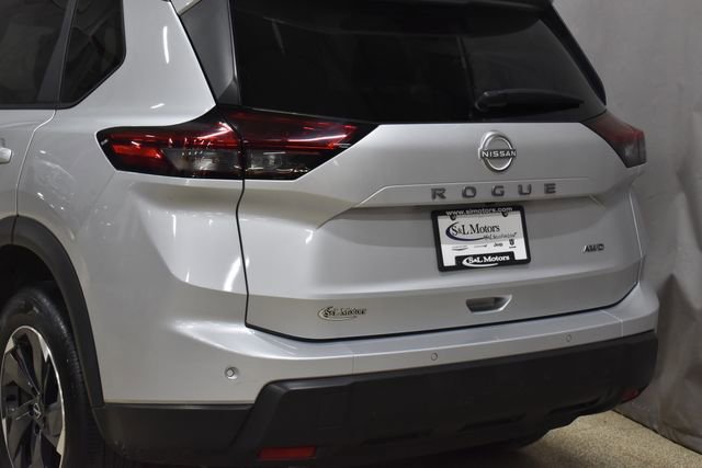 Used 2025 Nissan Rogue SV image 9
