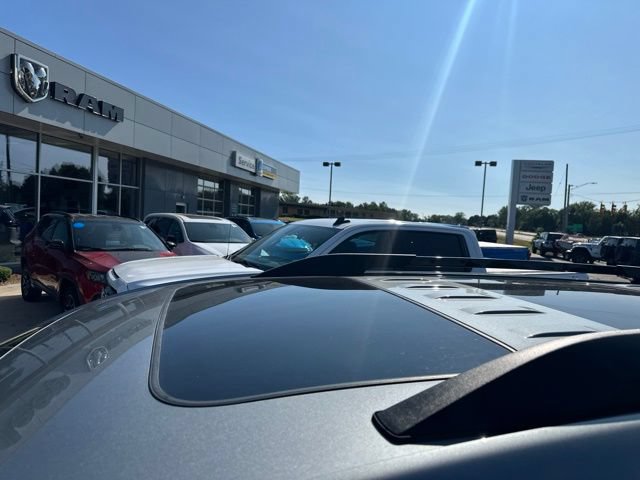 Used 2023 GMC Acadia SLT w/ Elevation Edition AWD/4WD image 4