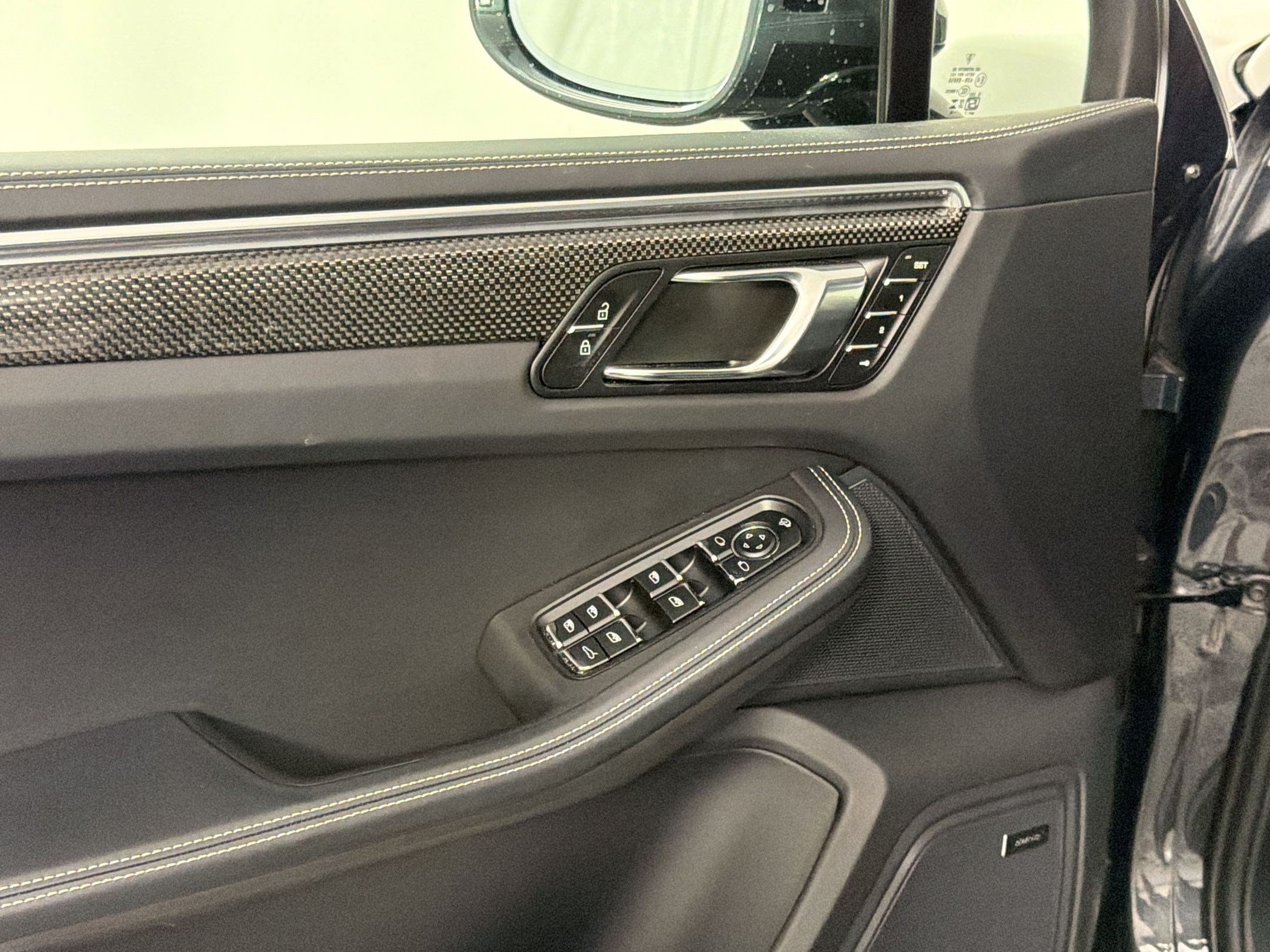 Certified 2025 Porsche Macan GTS AWD/4WD image 13