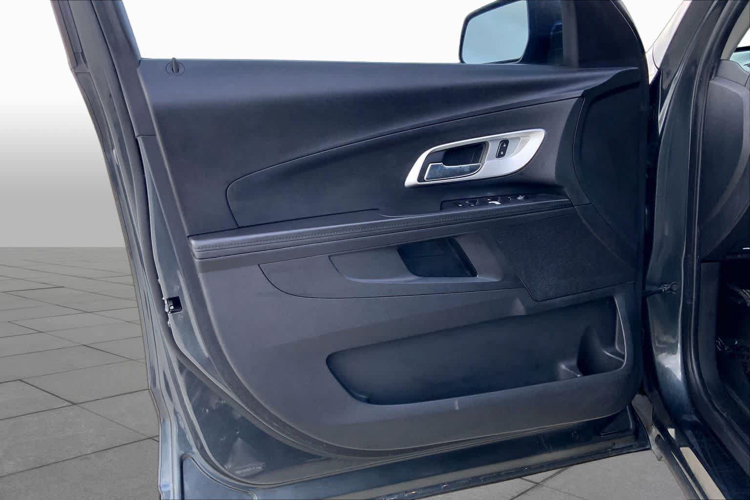 Used 2017 Chevrolet Equinox LS FWD image 19