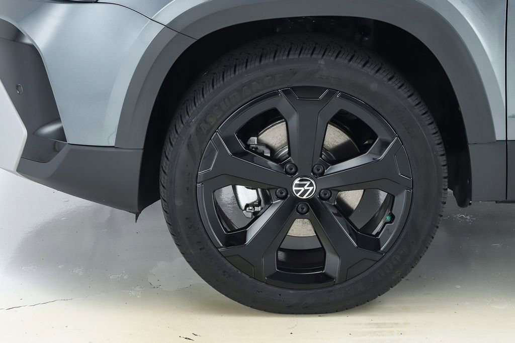 New 2025 Volkswagen Taos SEL image 44