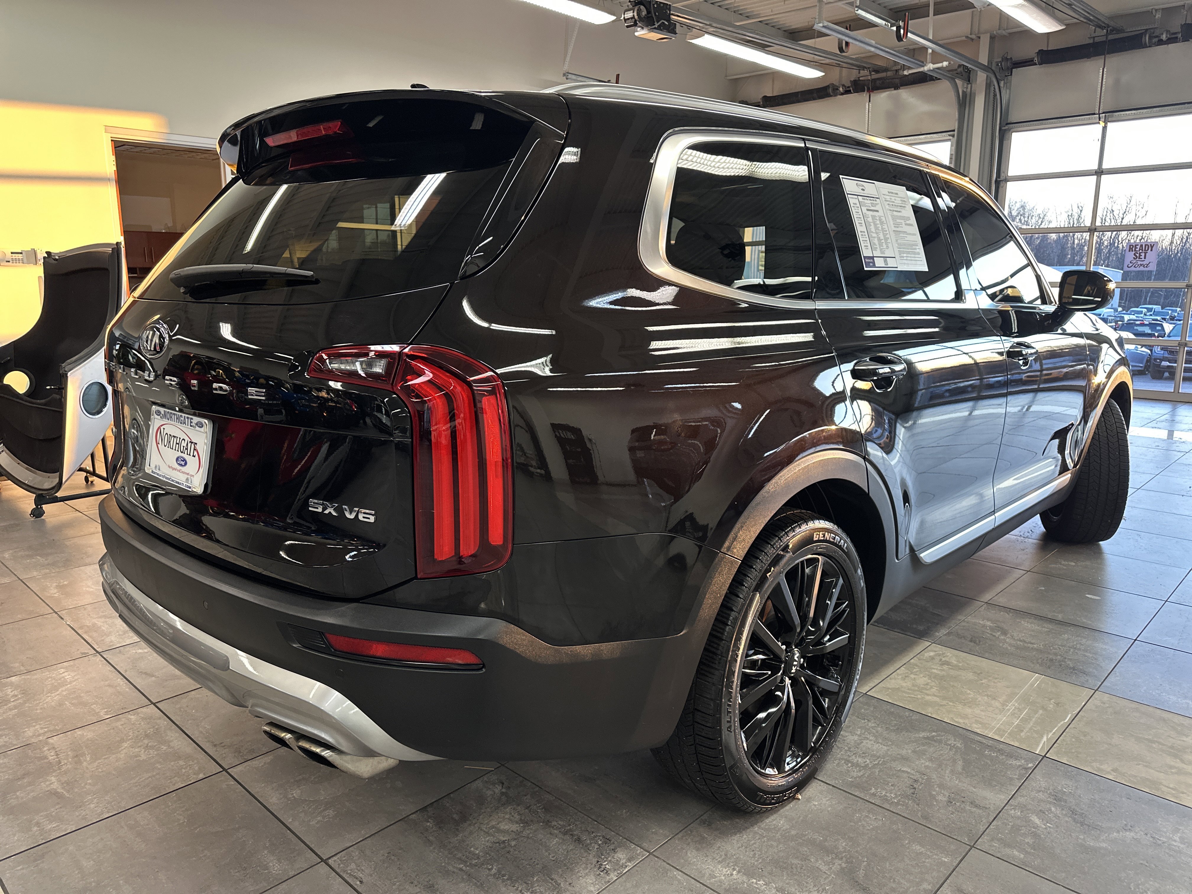 Used 2020 Kia Telluride SX w/ SX Prestige Package image 14