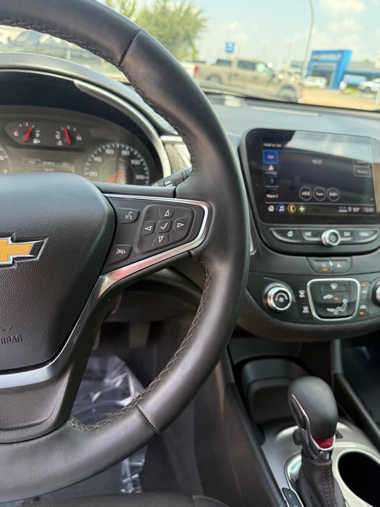 Used 2025 Chevrolet Malibu RS FWD image 13