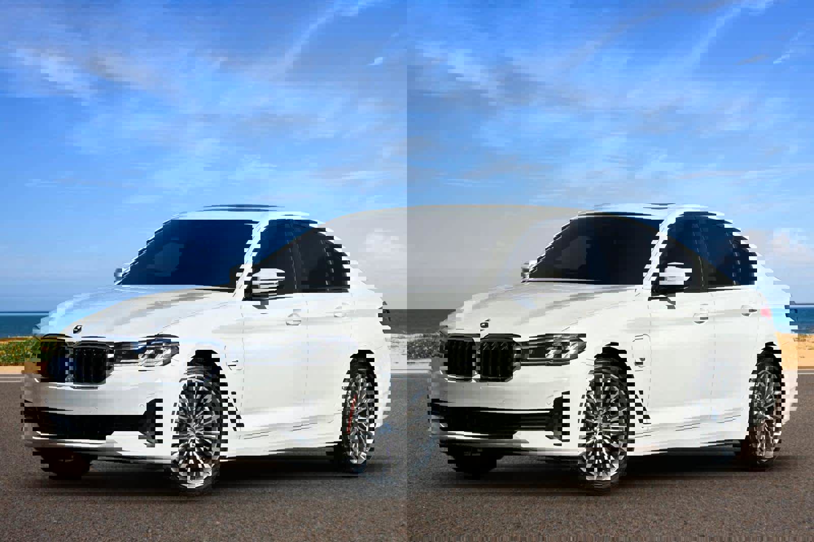 Certified 2023 BMW 530e w/ Convenience Package video 1