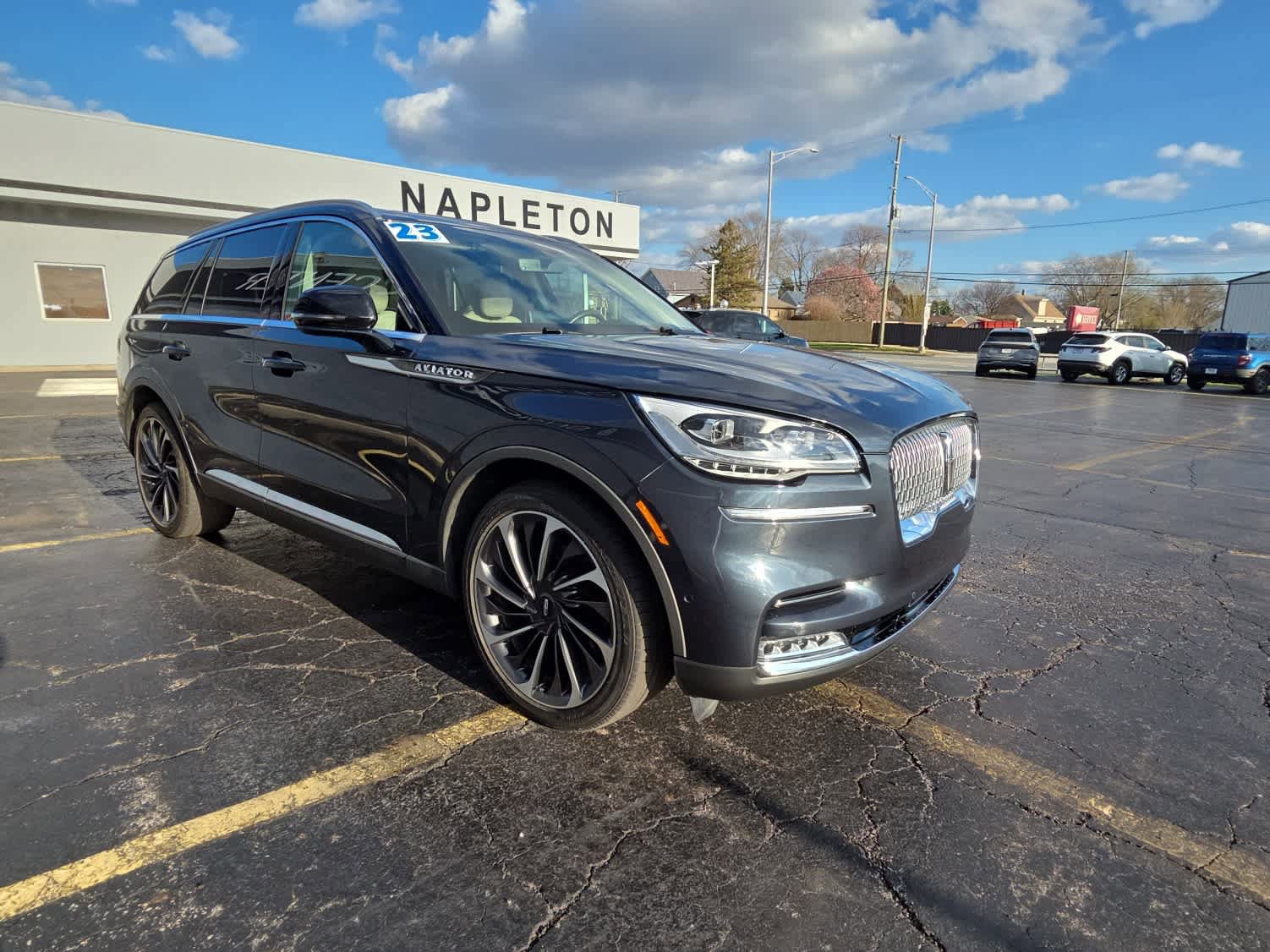 Used 2023 Lincoln Aviator Reserve w/ Equipment Group 201A image 3