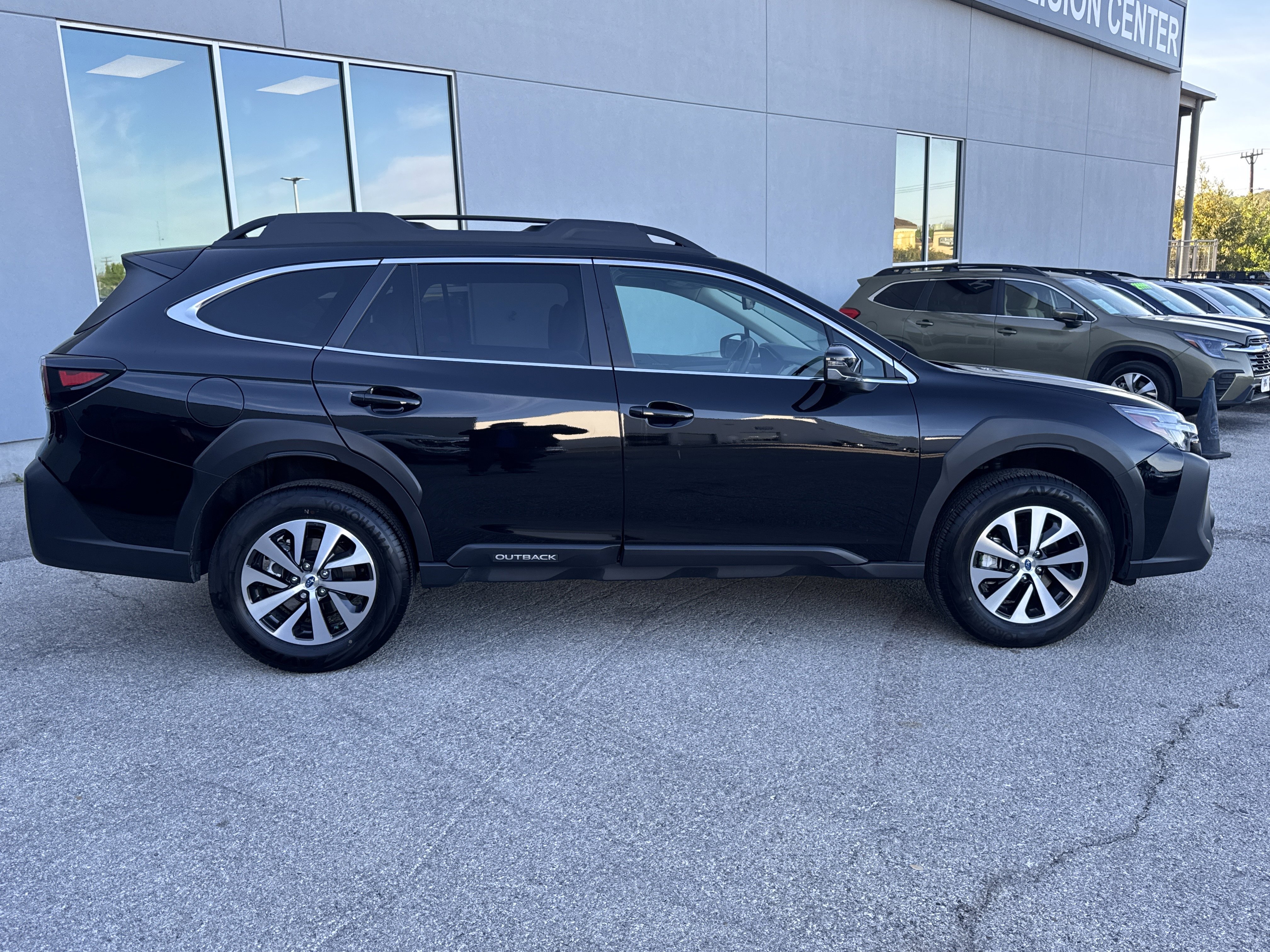 Certified 2025 Subaru Outback Premium AWD/4WD image 2
