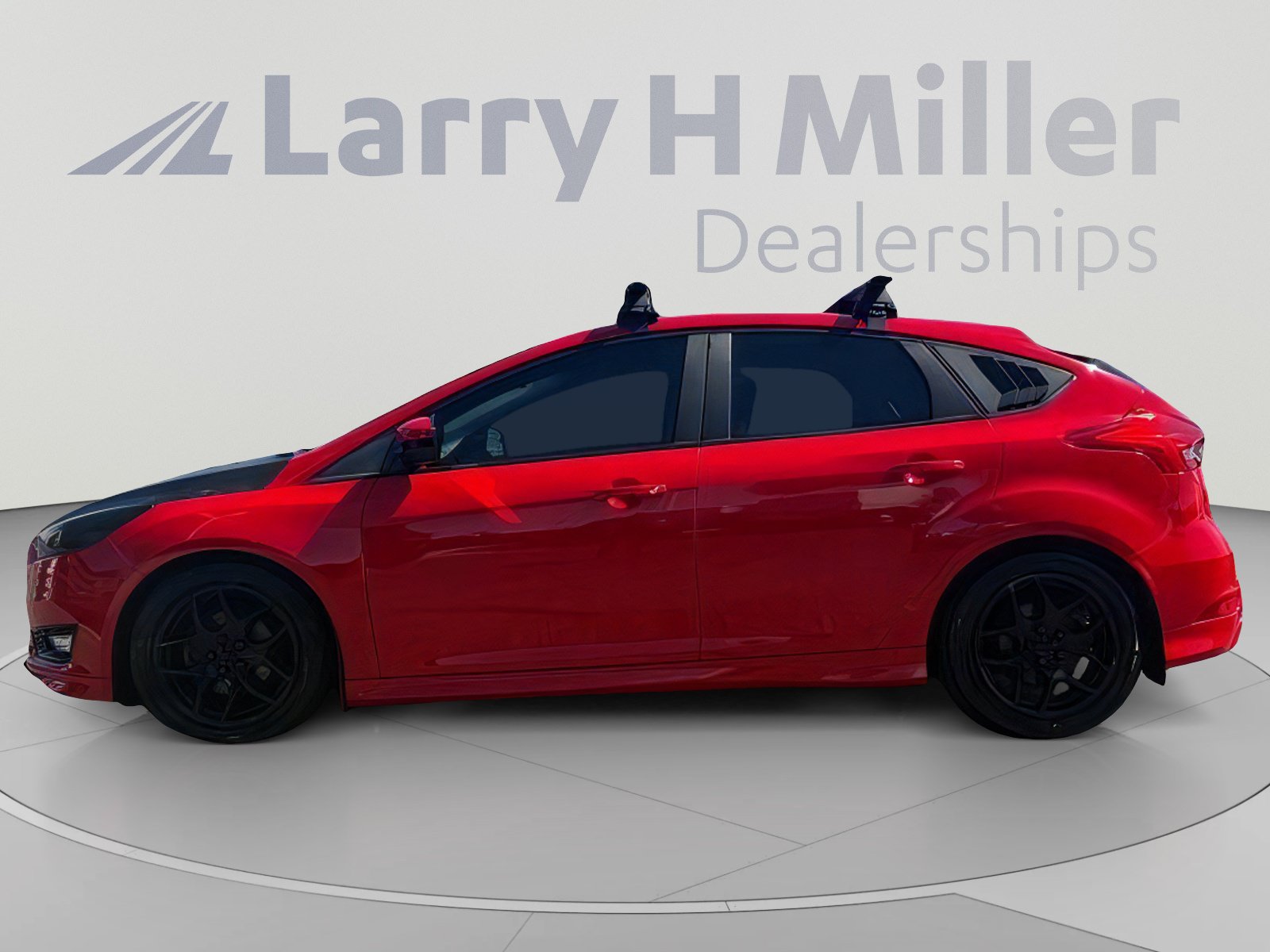 Used 2016 Ford Focus SE w/ SE Sport Package FWD image 3