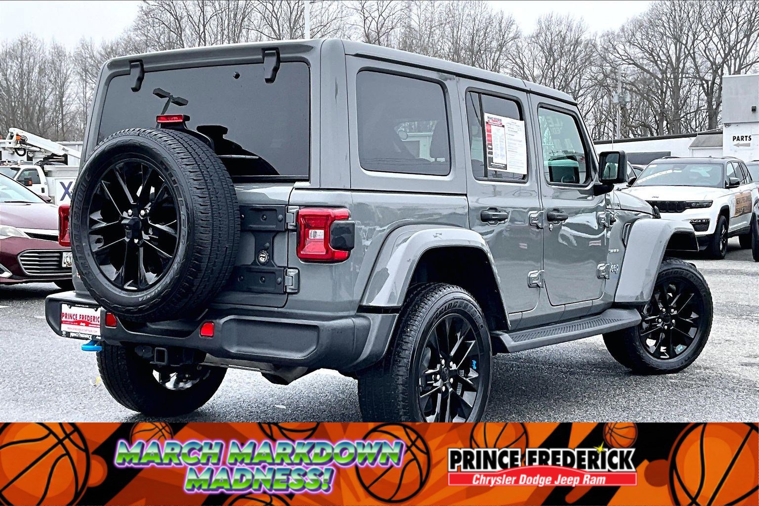 Used 2023 Jeep Wrangler Sahara w/ Cold Weather Group image 9