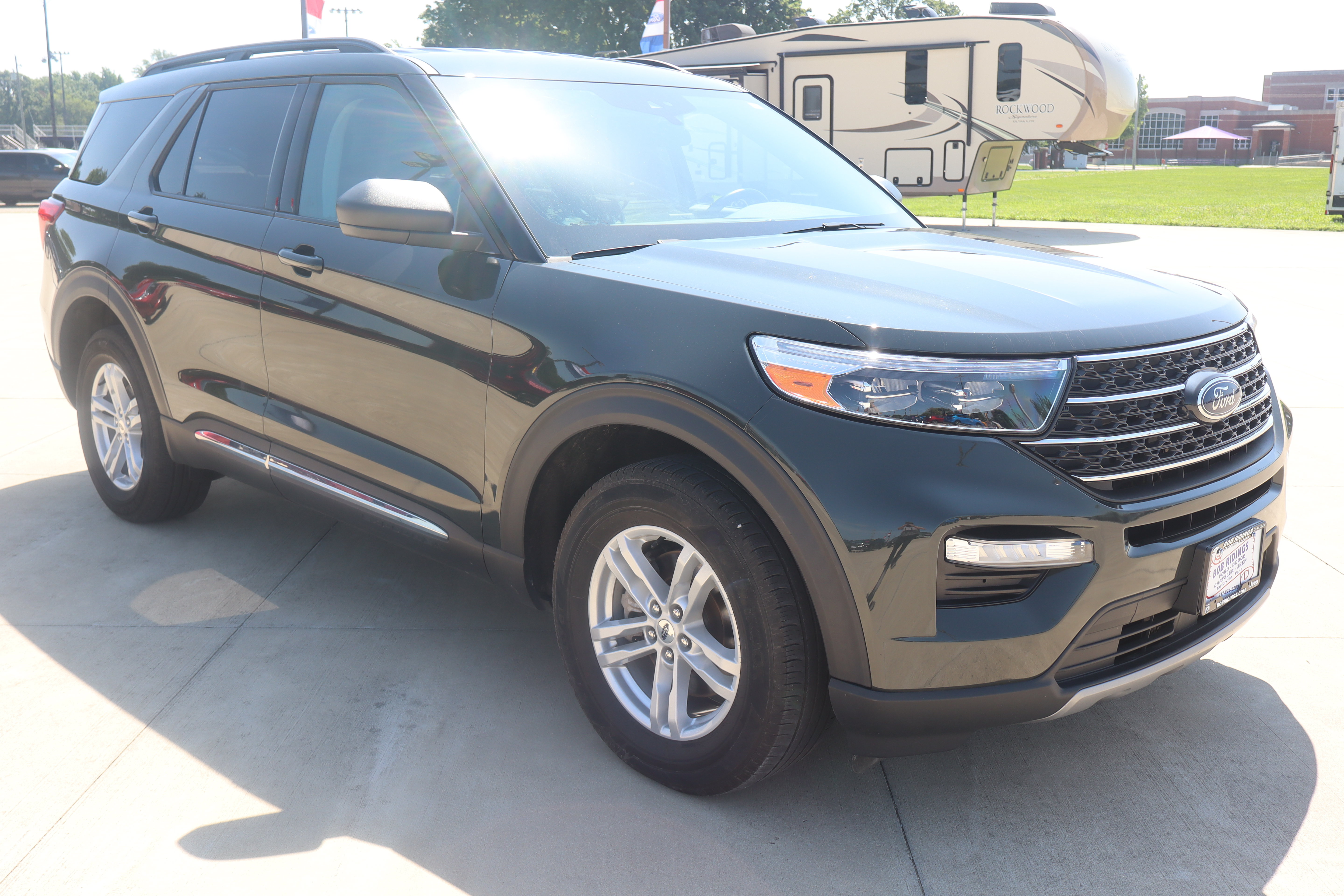 Used 2023 Ford Explorer XLT w/ Equipment Group 202A AWD/4WD image 3