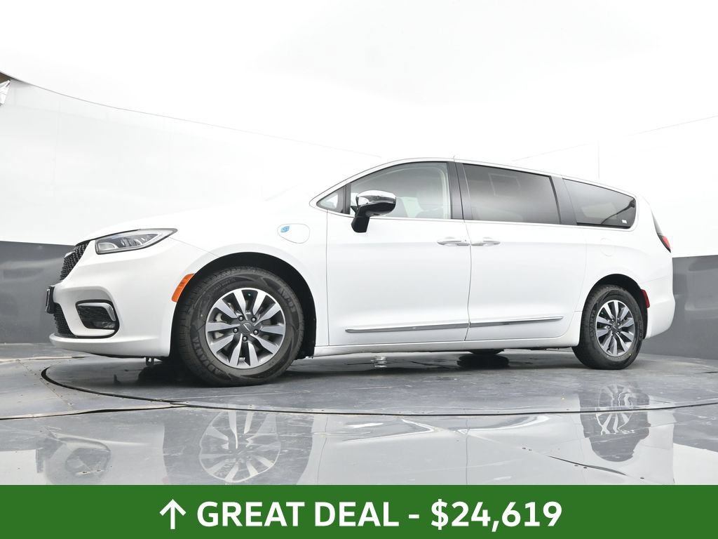 Used 2023 Chrysler Pacifica Limited FWD image 51