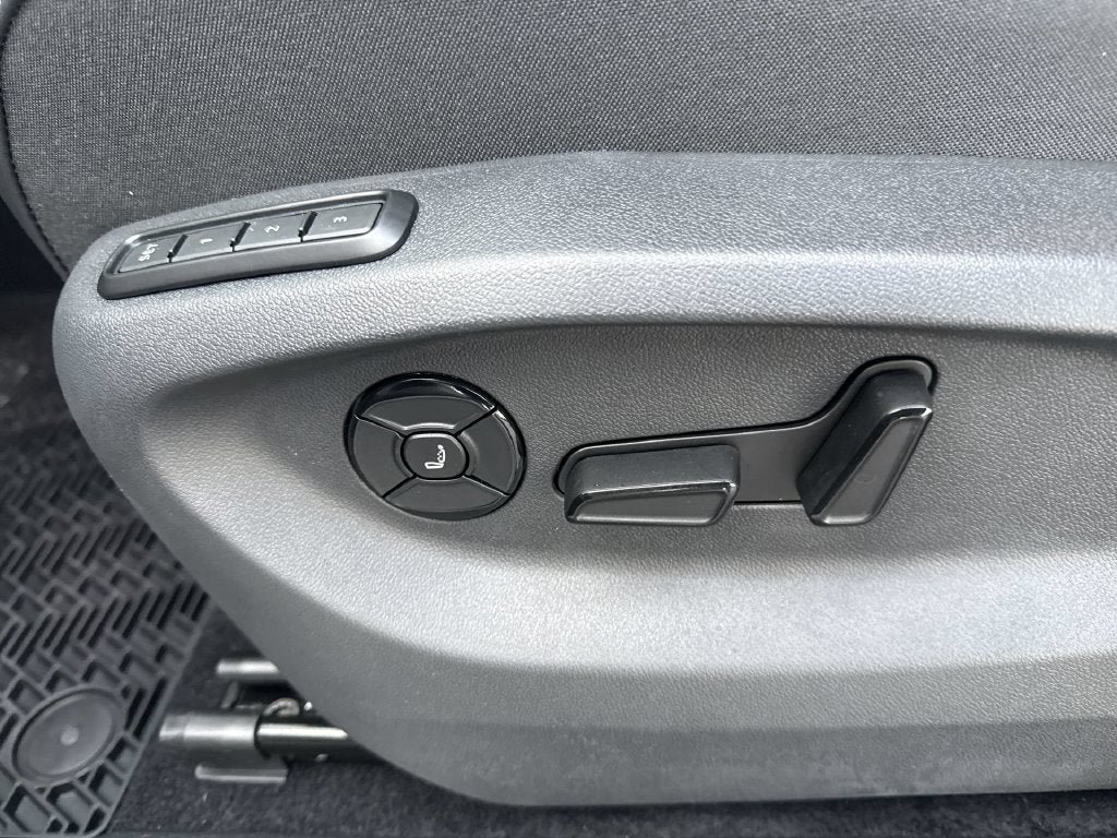 New 2026 Volkswagen Tiguan SEL R-Line AWD/4WD image 10
