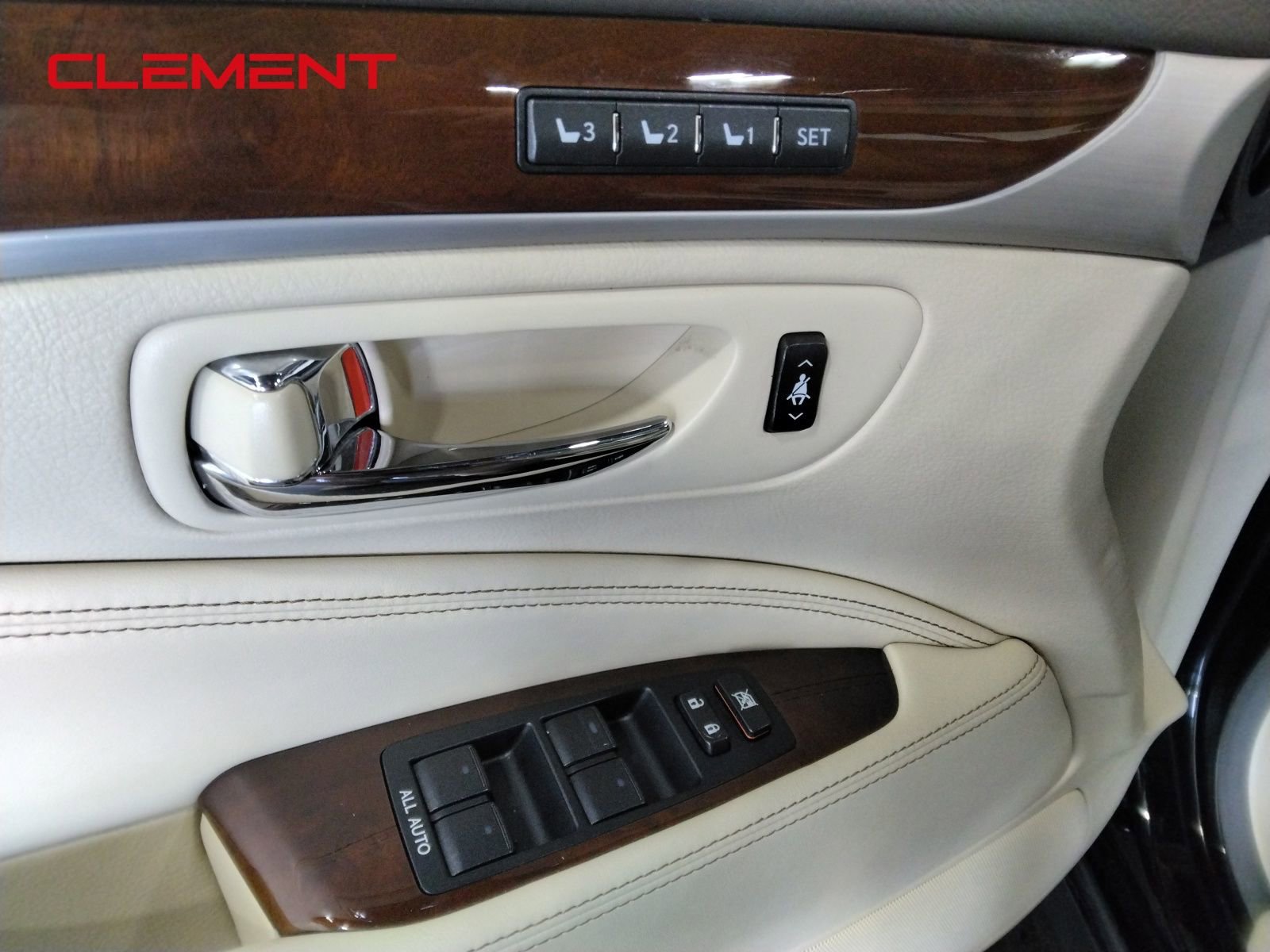 Used 2017 Lexus LS 460 w/ Comfort Package image 32