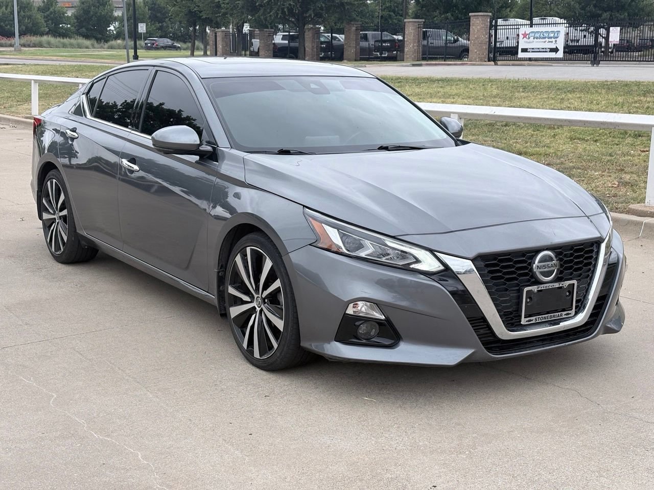 Used 2019 Nissan Altima 2.0 Platinum FWD image 1