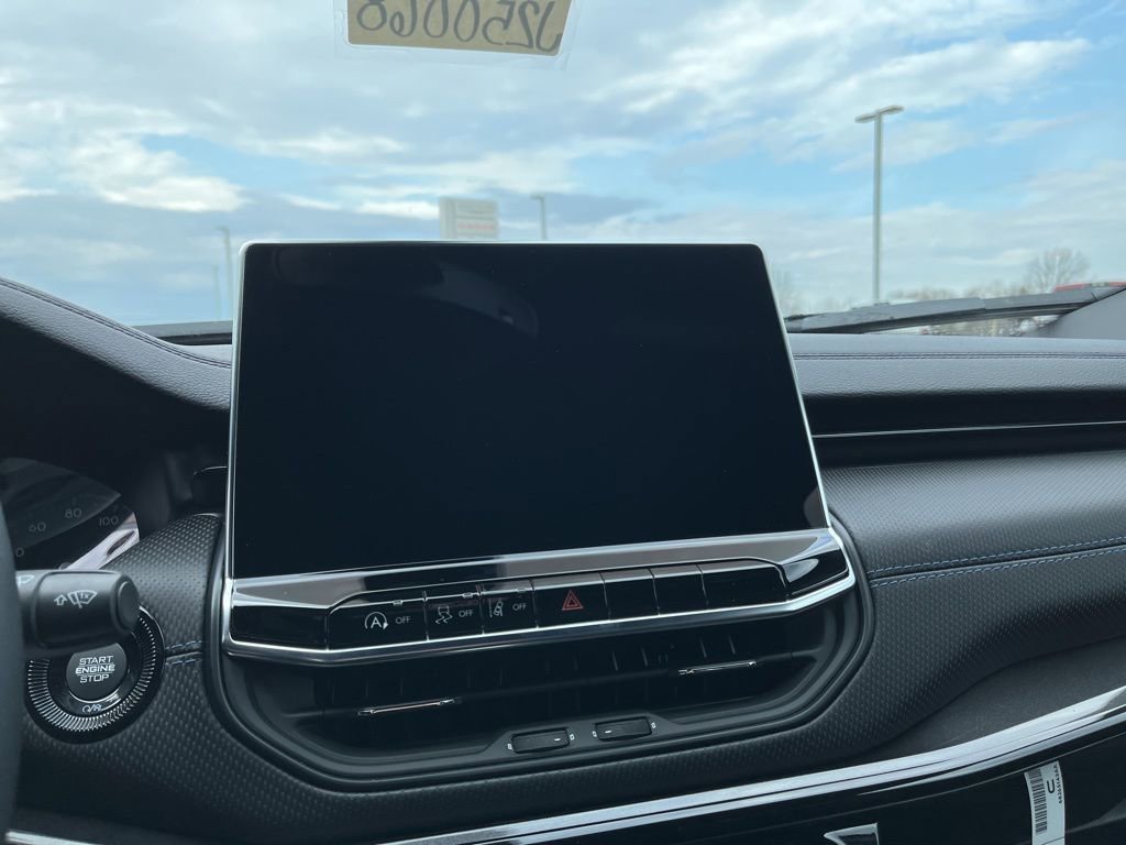 New 2025 Jeep Compass Latitude w/ Convenience Group image 27