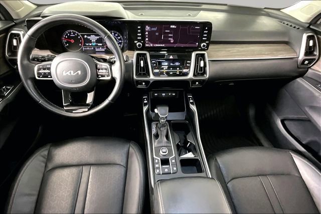 Certified 2022 Kia Sorento EX w/ Panoramic Sunroof Package FWD image 7