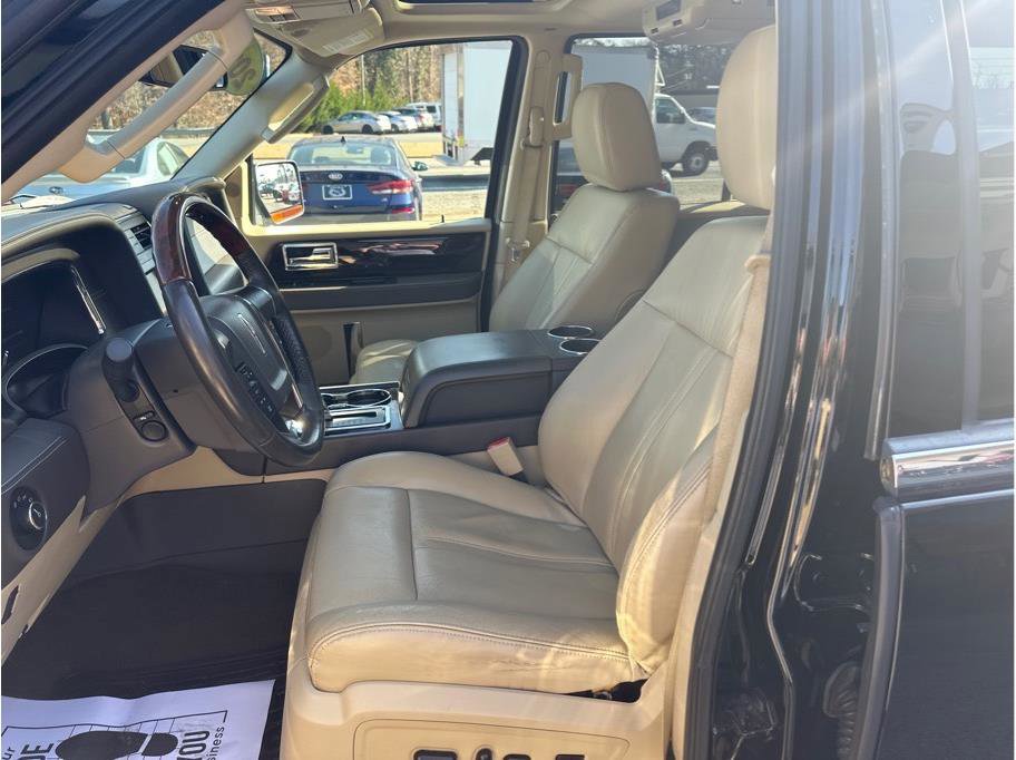 Used 2016 Lincoln Navigator Reserve image 15