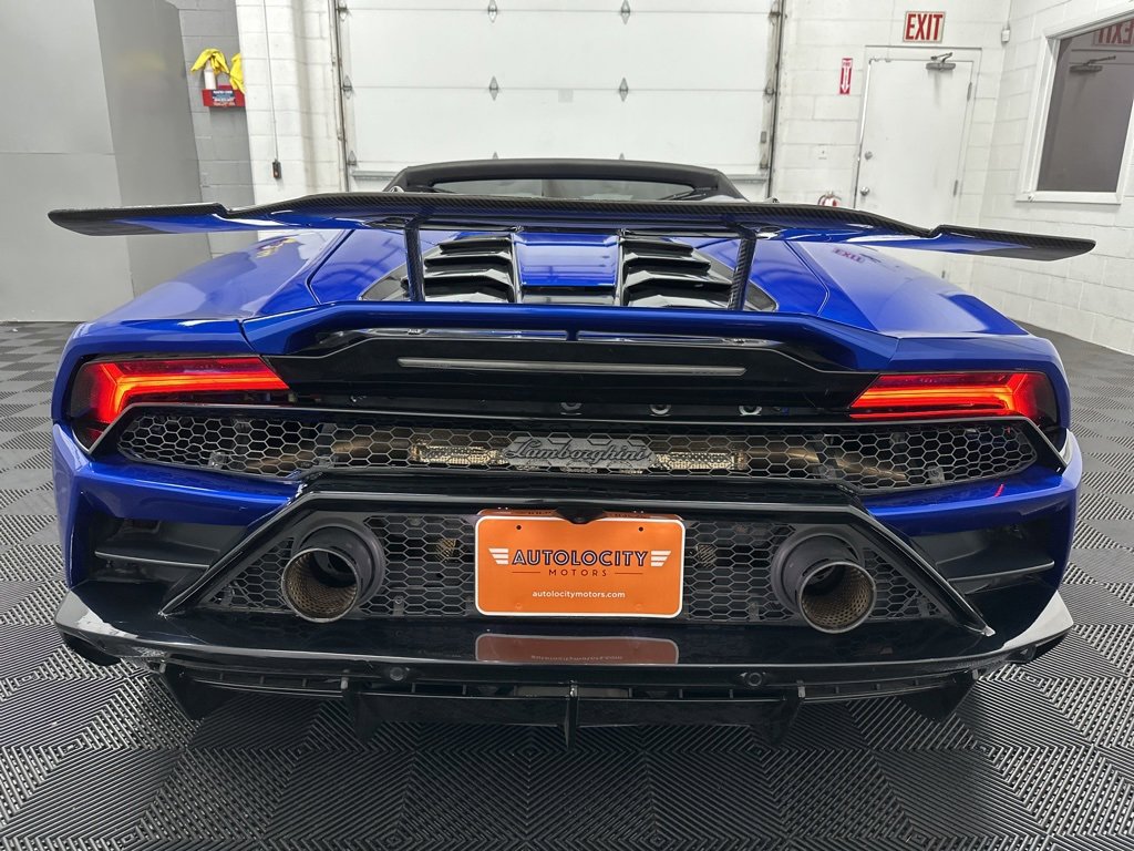 Used 2020 Lamborghini Huracan EVO image 9