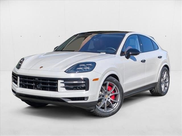 Used 2024 Porsche Cayenne S image 1