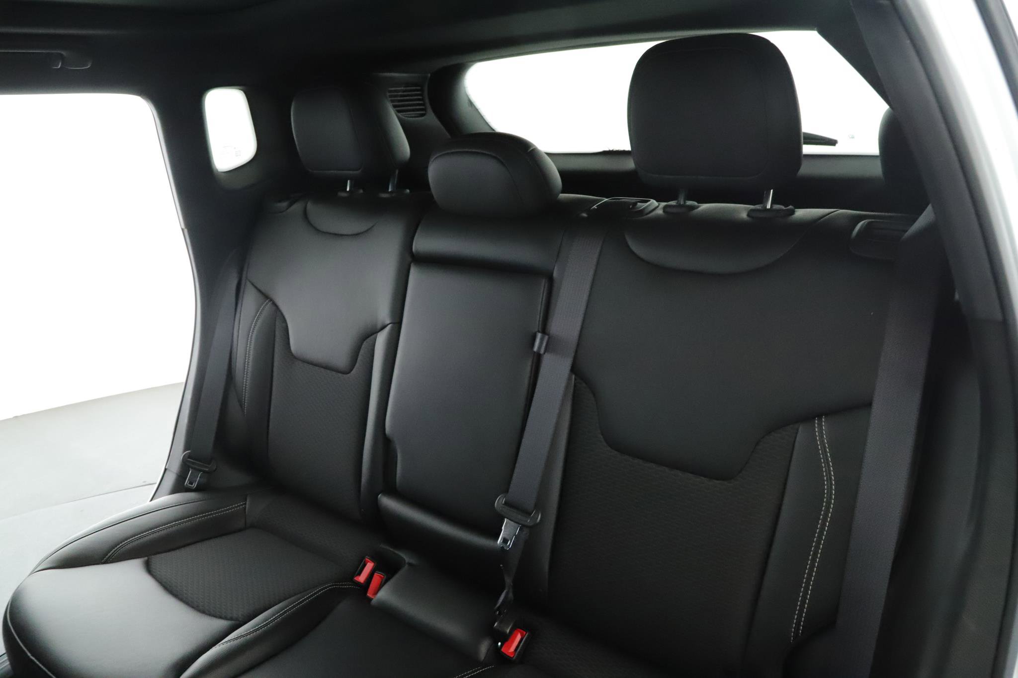 Used 2024 Jeep Compass Latitude w/ Sun and Sound Group image 5