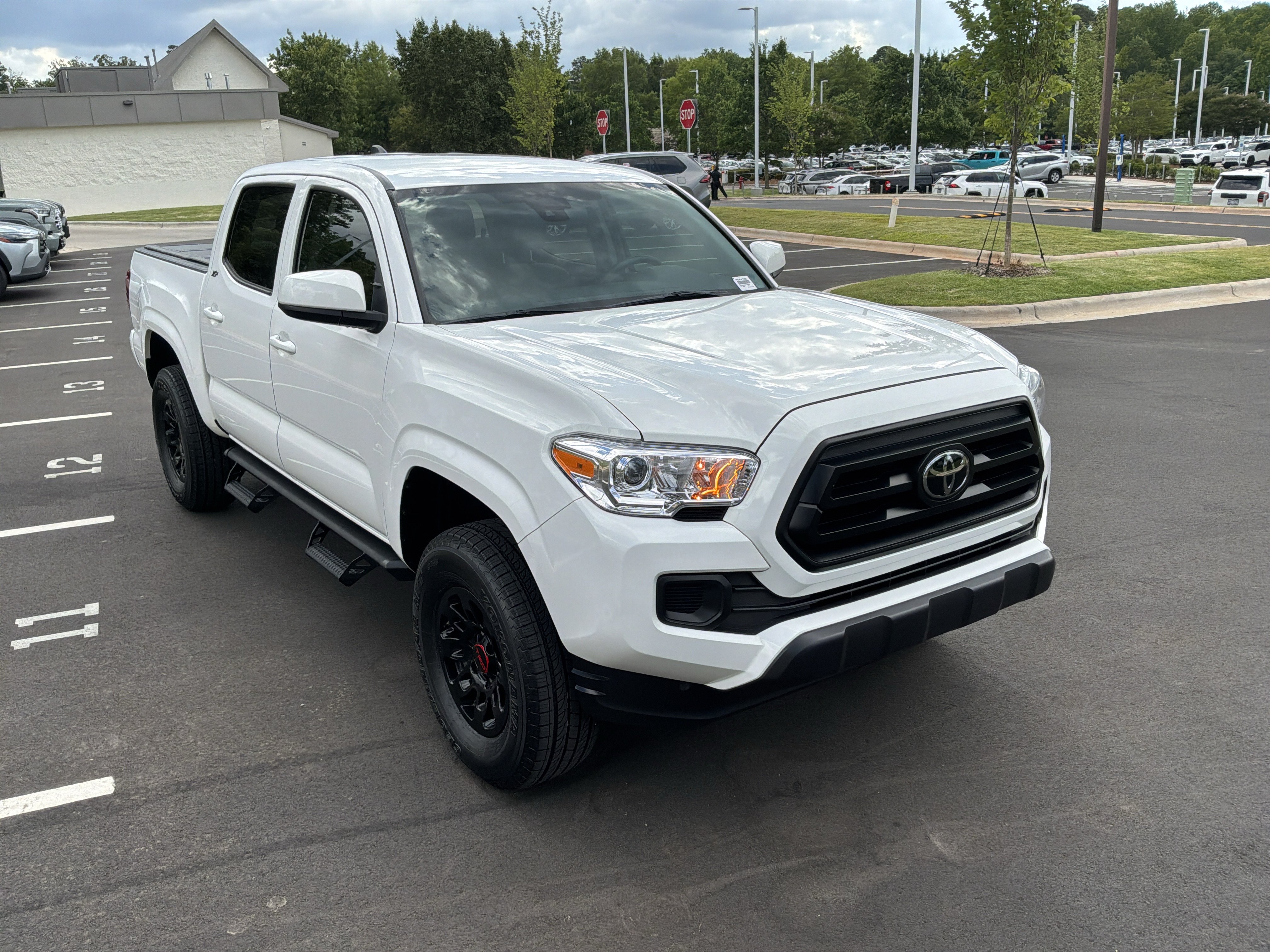 Used 2022 Toyota Tacoma SR AWD/4WD image 2