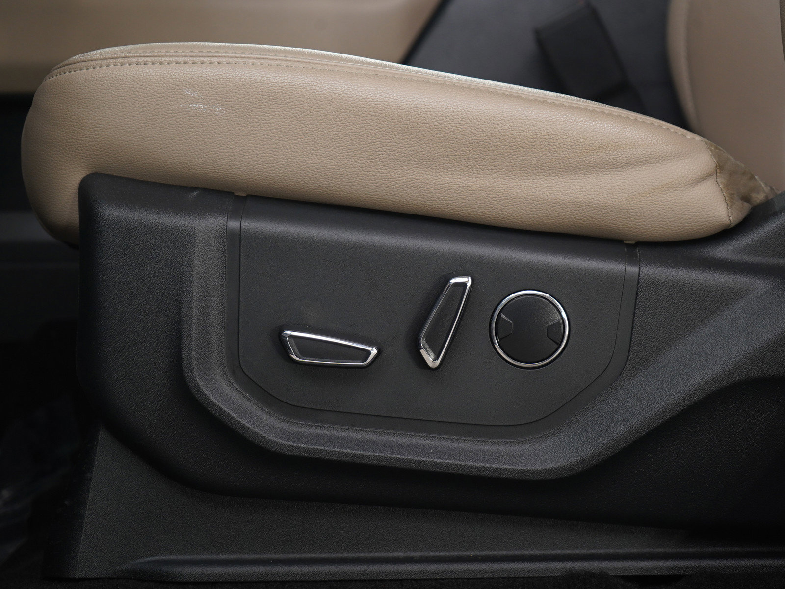 Used 2023 Ford Expedition Max Limited image 25