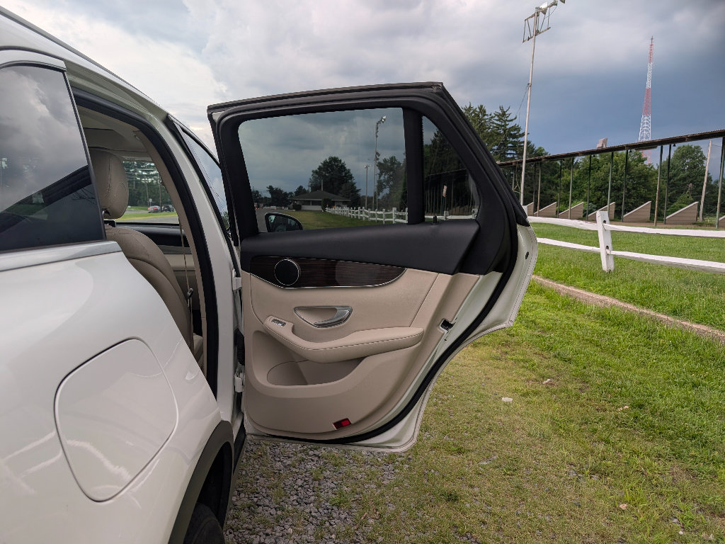 Used 2018 Mercedes-Benz GLC 300 4MATIC image 12