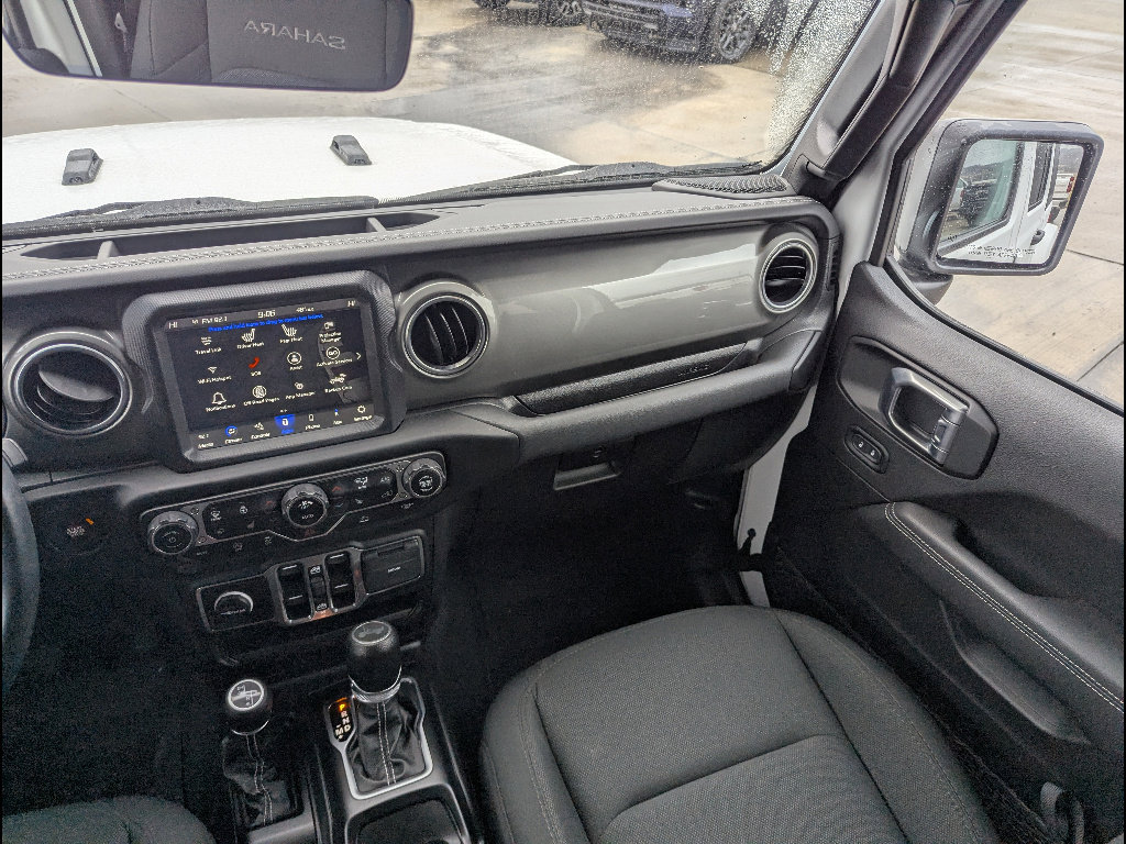 Used 2023 Jeep Wrangler Sahara w/ Cold Weather Group image 27
